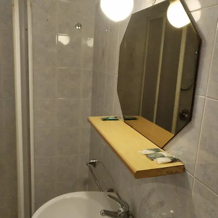 Regina Hotell 2*